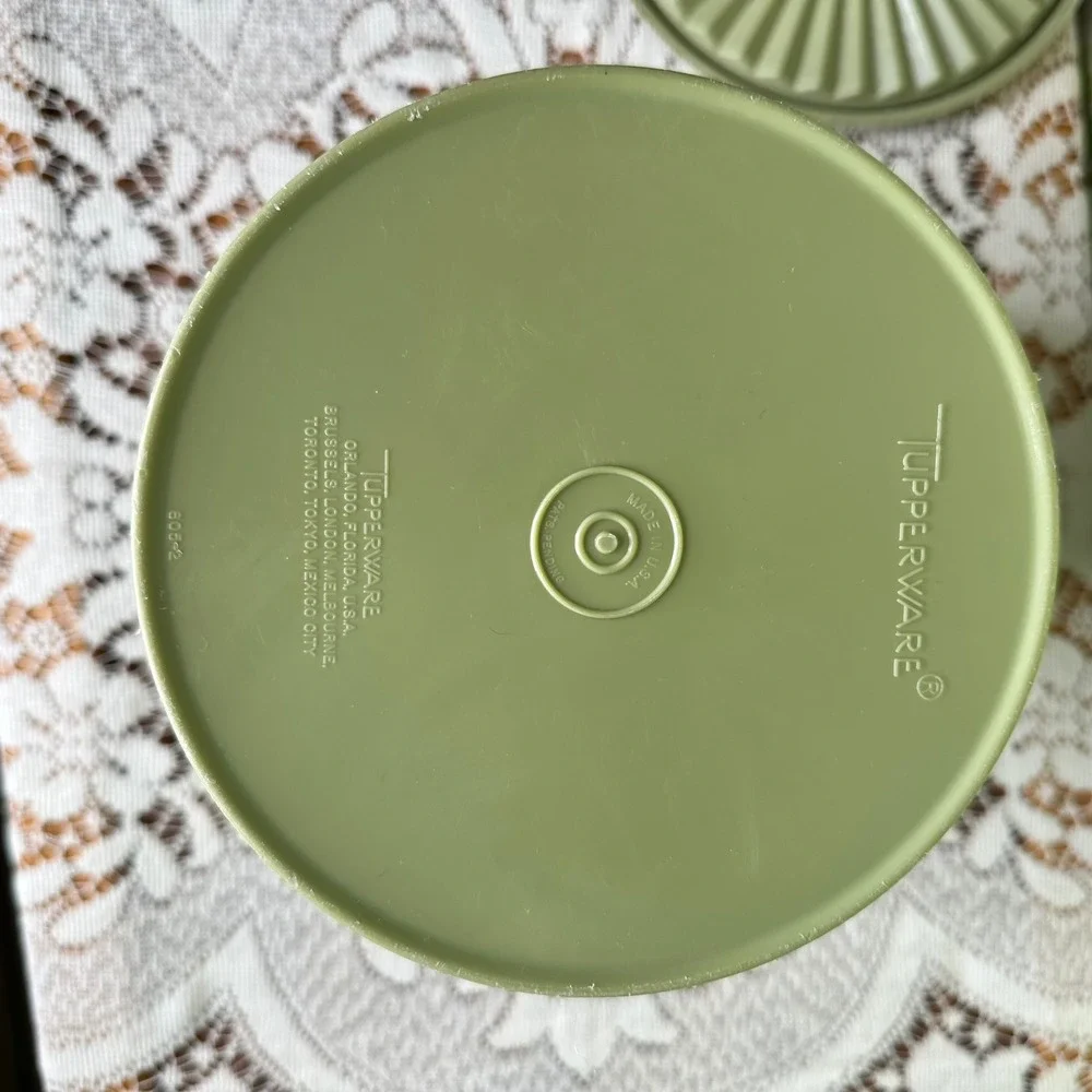 Vintage Tupperware Avocado Green Servalier Canister Sunburst Lid 805-2 Starburst
